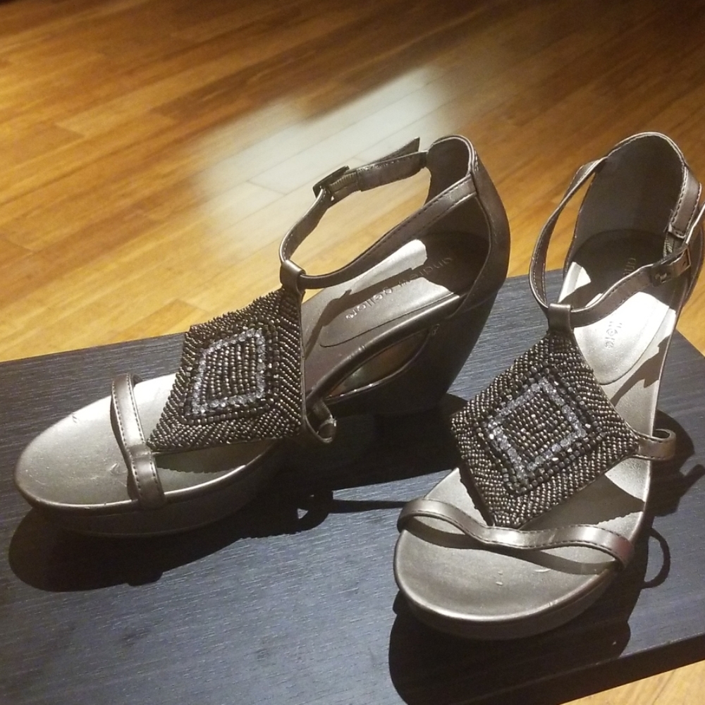 Andrew Geller Wedges Sparkling Perls 8M